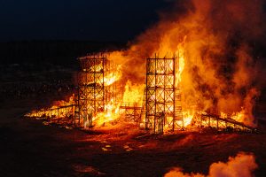 Это петербургское бюро Katarsis Architects. Молодые архитекторы создали гигантский мост в Никола-Ленивце и придумывают одну из концепций «Тучкова буяна»