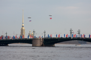 В центре Петербурга — массовые перекрытия из-за ПМЭФ, Евро-2020 и «Алых парусов». Смотрите, в какие дни на дорогах будет затруднено движение