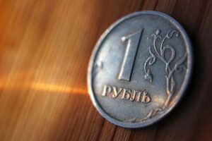 Как сейчас сохранить деньги и что будет с курсом рубля? Отвечает экономист