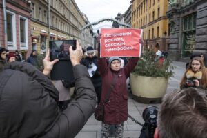 В Петербурге к трем активисткам пришли с обысками по делу о лжеминировании. Обновлено