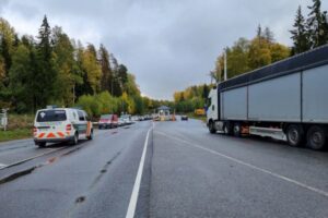На финской границе развернули более 500 россиян после введения запрета на въезд для туристов. До этого отказы были единичными