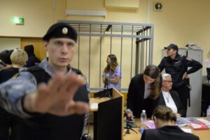 «У меня закончилось рабочее время». Как прокурор отложила заседание по делу Скочиленко, которое началось с опоздания на два часа