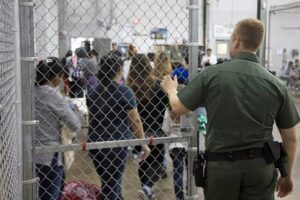 Петербуржец проник в США через Мексику — и три месяца провел в тюрьме для мигрантов. Эмоциональный рассказ о заключении и эмиграции