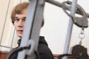 Сотрудники ФСБ приехали в колонию к Азату Мифтахову. Ему могут предъявить новое обвинение, считают сторонники активиста