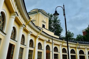 Посмотрите, как после реставрации выглядит «Уткина дача» на Охте — и сравните с тем, что было