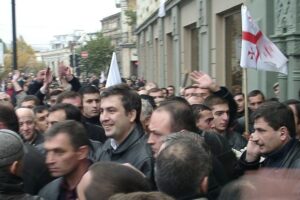 20 лет «революции роз». Как партия Саакашвили пришла к власти, реформировала Грузию, погасила протесты — и снова оказалась в оппозиции