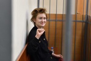 Кто такая Дарья Козырева — 18-летняя петербурженка, арестованная за плакат со стихотворением Тараса Шевченко. Главное