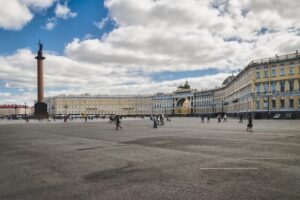 С 16 апреля на Дворцовой площади начнется ремонт брусчатки