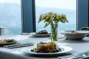 Панорамные рестораны и китайская кухня. Подборка новых мест в Тбилиси