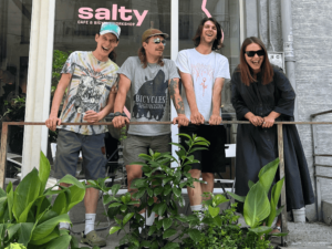 Знакомьтесь, команда Salty — проекта, объединившего кафе и веломастерскую и ставшего точкой притяжения тбилисского велокомьюнити