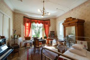 Шесть самых подлинных старых квартир Петербурга. От дореволюционных интерьеров до позднесоветского быта