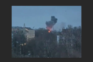 Почему дроны стали чаще атаковать Ленобласть? Зачем они били по портам на севере? Разбор «Бумаги»