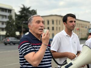 Королевский оперный театр Великобритании попросил премьер-министра страны вступиться за грузинского певца Паату Бурчуладзе, приговоренного к семи годам тюрьмы