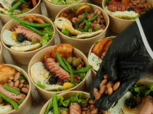 36 человек отравились в Кутаиси едой из Food Gallery. Работу компании приостановили