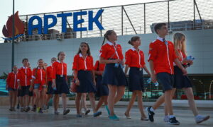 «Все только усугубляется. Про „Артек“ можно пока забыть». Петербургских детей вывозят из Крыма — домой либо в лагеря Краснодарского края